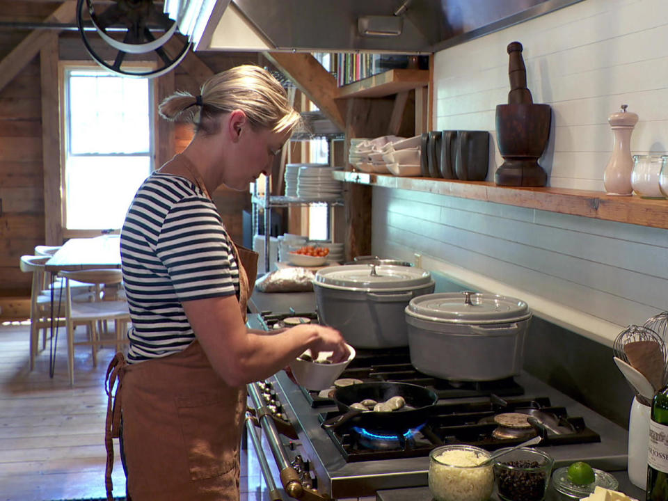 Chef Erin French prepares Little Neck Clams.  / Credit: CBS News