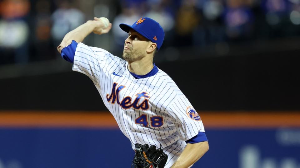 8 de octubre de 2022;  Ciudad de Nueva York, Nueva York, EE. UU.;  El lanzador abridor de los Mets de Nueva York, Jacob deGrom (48), lanza un lanzamiento en la primera entrada durante el segundo juego de la serie Wild Card contra los Padres de San Diego para los Playoffs de la MLB de 2022 en Citi Field.  Crédito obligatorio: Mike Dinovo-USA TODAY Sports