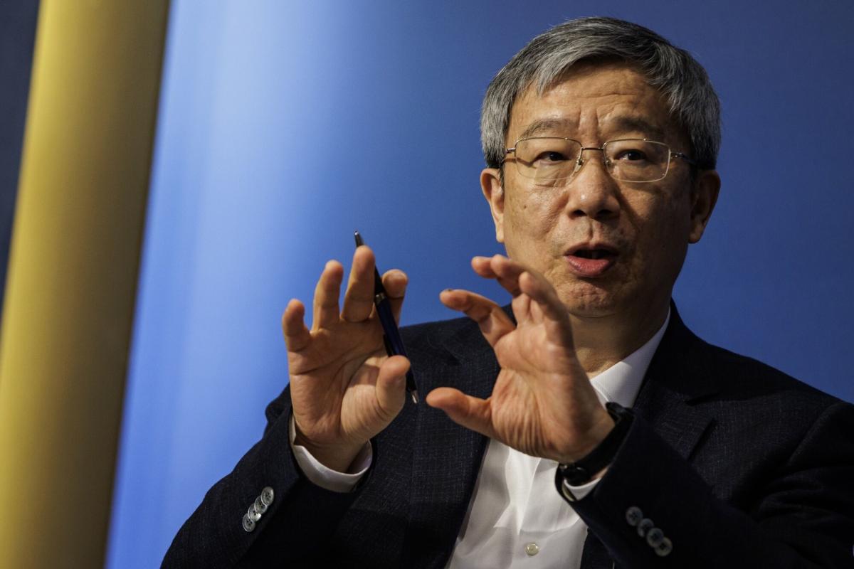 China Ex-Central Bank Governor Makes Rare Nod to Deflation Worry