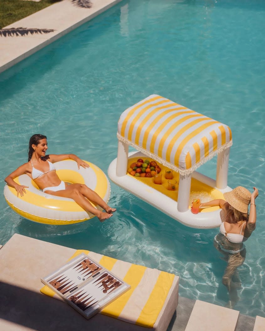 A cabana bar floats in a pool