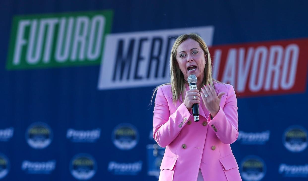 Giorgia Meloni, líder de los Hermanos de Italia y triunfadora de las elecciones generales en Italia, durante un mitin en Nápoles el 23 de septiembre de 2022. <a href="https://www.shutterstock.com/es/image-photo/naples-italy-september-23-2022-political-2205833667" rel="nofollow noopener" target="_blank" data-ylk="slk:Shutterstock / M. Cantile;elm:context_link;itc:0;sec:content-canvas" class="link ">Shutterstock / M. Cantile</a>