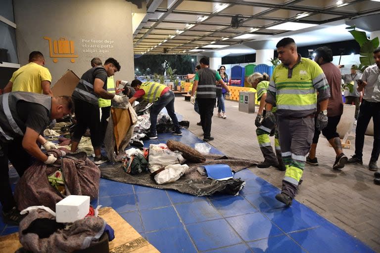 Desalojaron 19 personas que vivían en el Aeroparque