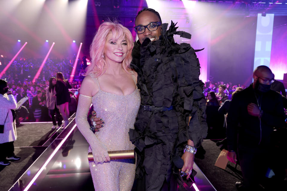 Shania Twain and Billy Porter at the 2022 People's Choice Awards.