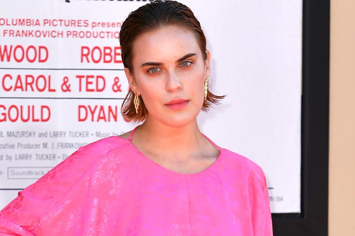 Unfashionably Frumpy! Tallulah Willis Looks Gloomy In Sports Bra