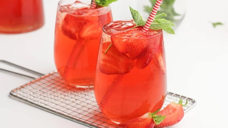 strawberry sweet tea