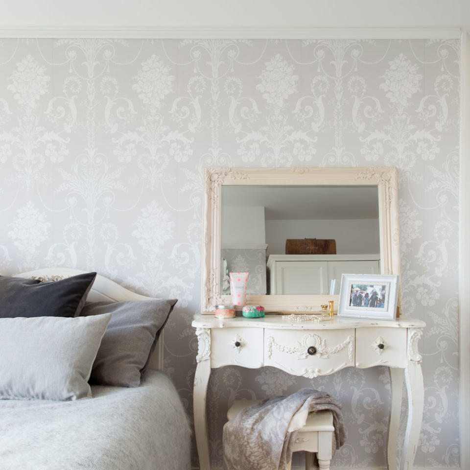 Enhance a decor style with wallpaper