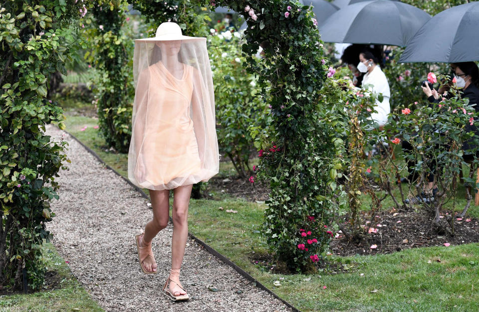 Kenzo fashion show. Beekeeper (Stephane De Sakutin / AFP - Getty Images)