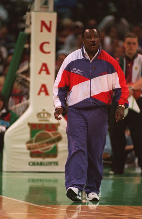 1 APR 1994: ARKANSAS HEAD COACH NOLAN RICHARDSON OBSERVES HIS TEAM DURING PRACTICE FOR THE NCAA MEN”S BASKETBALL FINAL FOUR TOMORROW. Mandatory Credit: Doug Pensinger/ALLSPORT