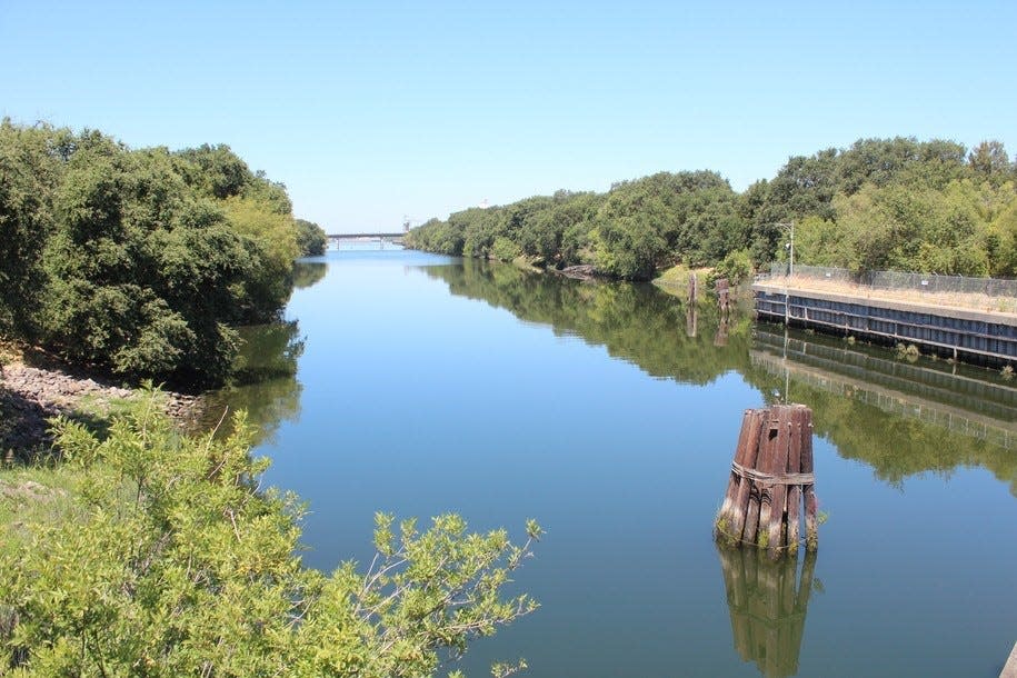The Barge Canal Recreational Access in West Sacramento allows bank fishing and non-motorized boat access to the Port of West Sacramento and the Sacramento Deep Water Ship Channel.