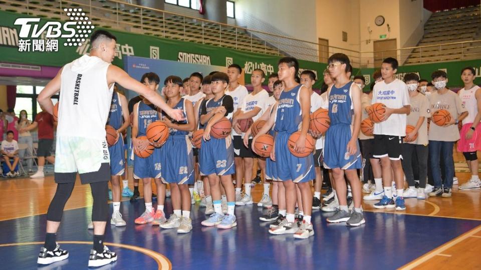 中華航空和林書豪今（5）日再度舉辦公益籃球營。（圖／胡瑞麒攝）