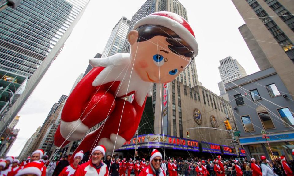 An Elf on the Shelf balloon