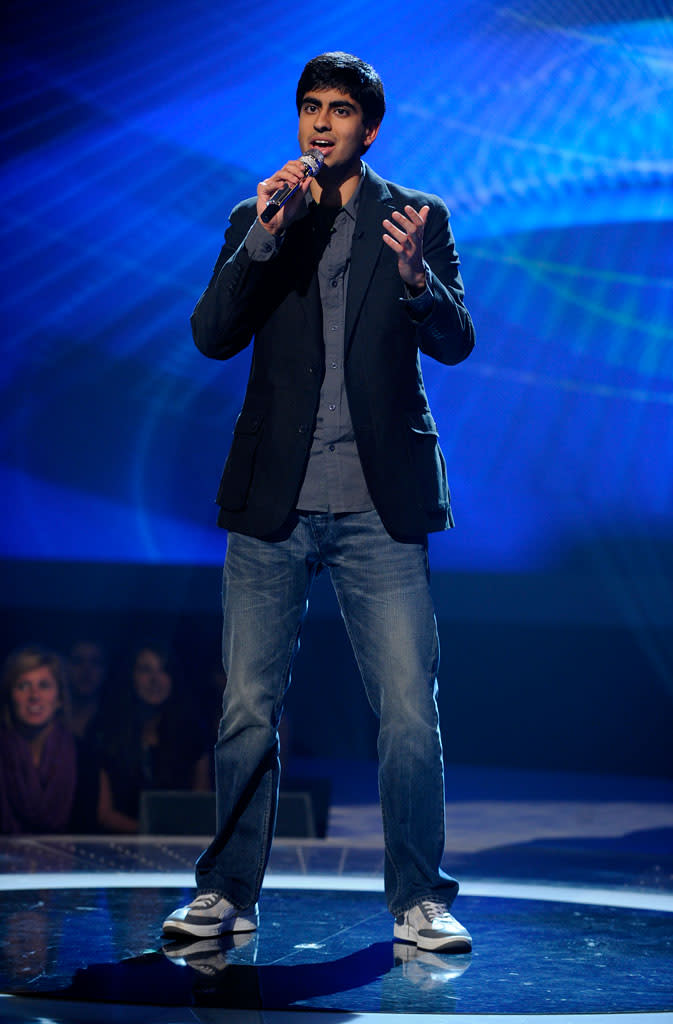 Anoop Desai performs "Angel of Mine" by Monica on"American Idol."