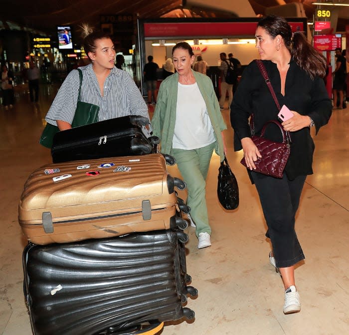 Vicky Martín Berrocal con su madre y su hija Alba