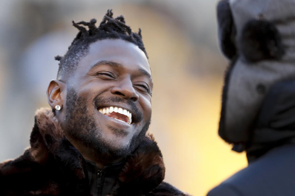 Pittsburgh Steelers wide receiver Antonio Brown was reportedly close to being traded to Buffalo, but it didn't happen. (AP)
