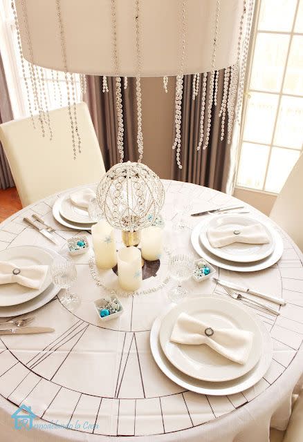 21 Dazzling Table Decorations for a Festive New Year's Eve Party
