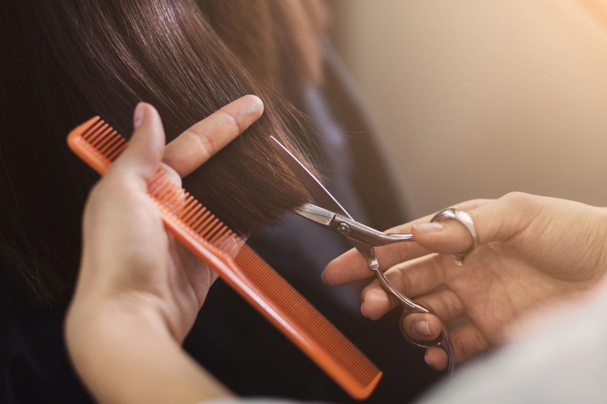 Der Onlinehändler Amazon hat in London einen Frisörsalon eröffnet. (Bild: iStock / Prostock-Studio)