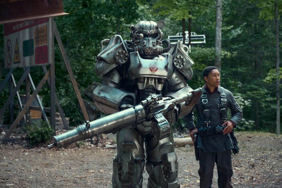 A "knight" in a Power Suit and his "squire" Maximus (Aaron Moten) in “Fallout."