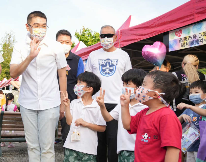 謝國樑身為家長，對於教育下一代有很深的感觸，也希望未來擔任市長後能改善並提升基隆市的文教力。（圖／謝國樑辦公室提供）