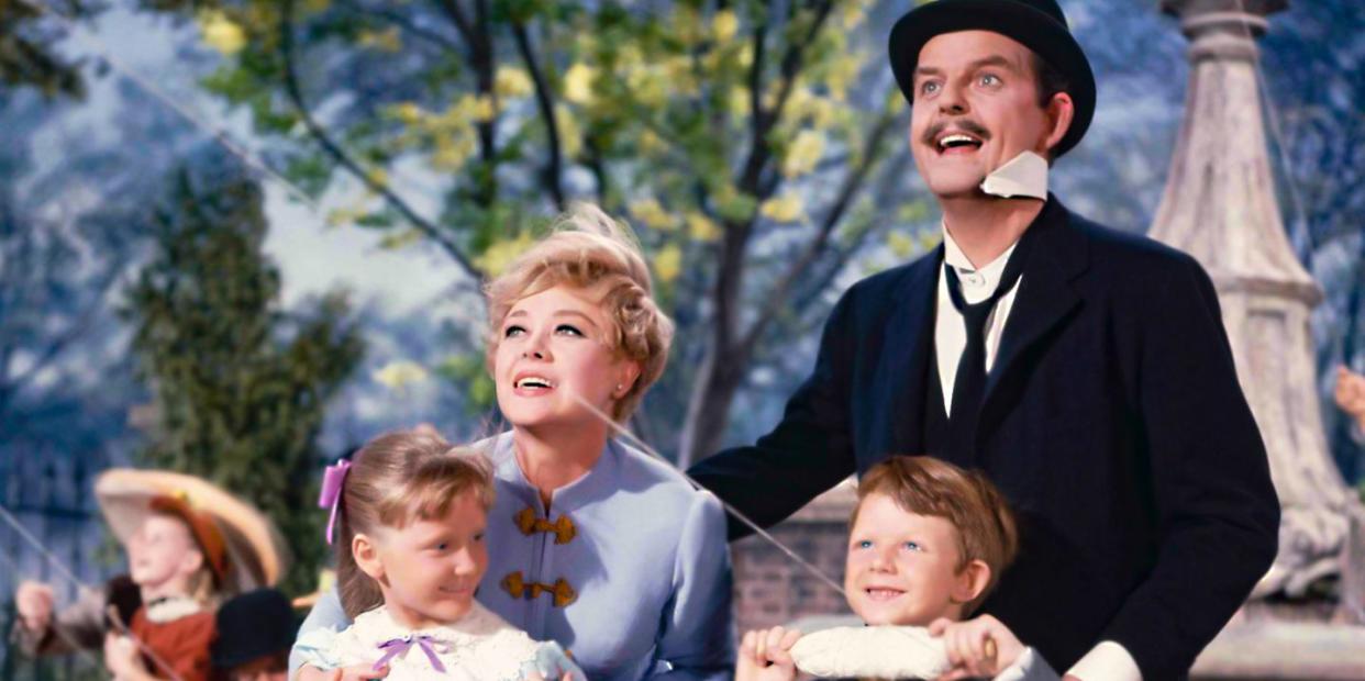 karen dotrice as jane banks, glynis johns as mrs winifred banks, matthew garber as michael banks, david tomlinson as mr george w banks, mary poppins