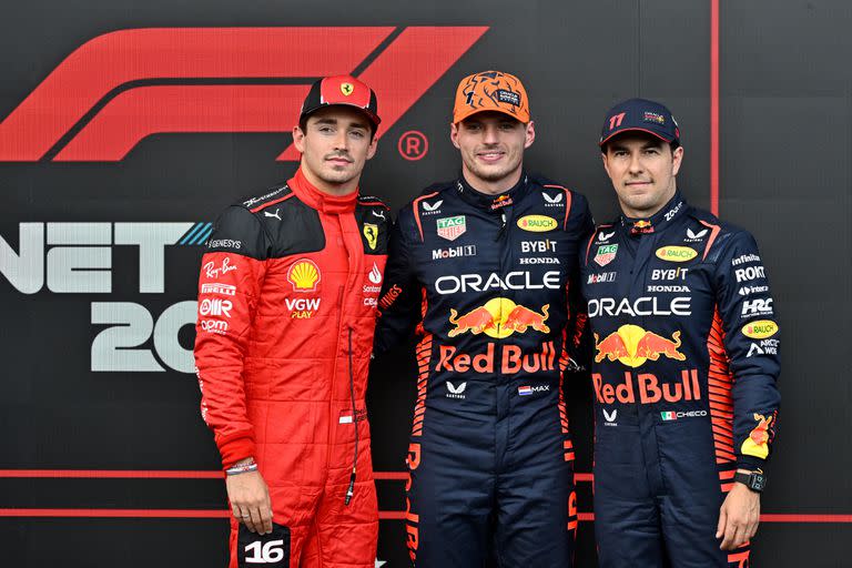 Los primeros de la prueba de clasificación del GP de Bélgica de Fórmula 1: Verstappen junto a Charles Leclerc y Sergio Pérez, que estarán en la primera fila luego después de la sanción al campeón.