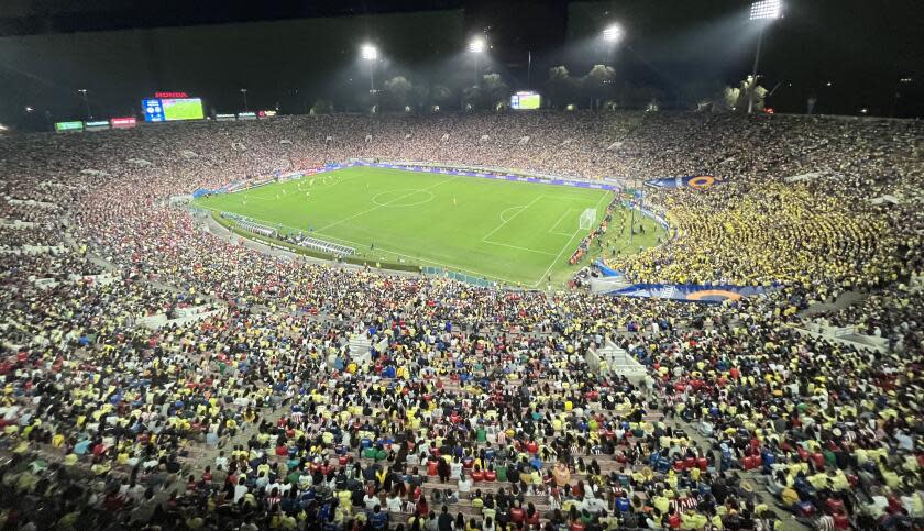 El Rose Bowl registró el sábado la mayor asistencia de dos clubes mexicanos en Estados Unidos.