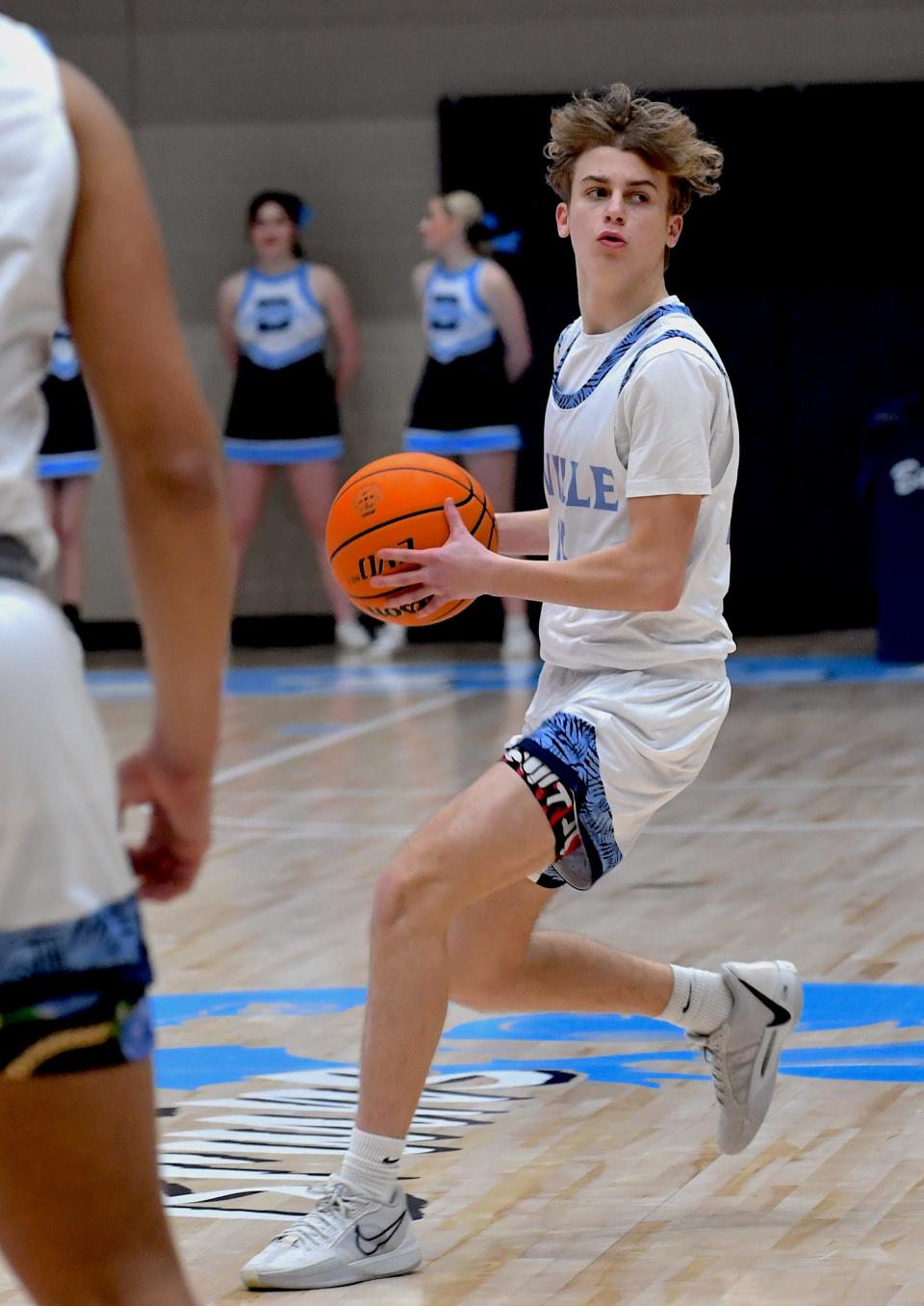 Bartlesville High School's Hudson Eads (15) looks to pass during basketball action against Ponca City in Bartlesville on Feb. 5, 2024.