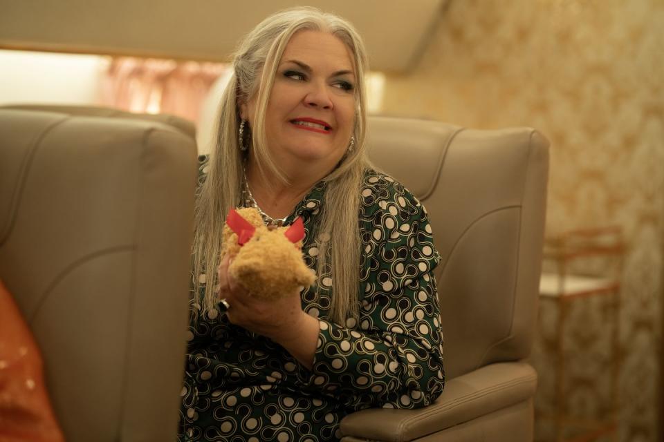 girls5eva paula pell as gloria in episode 304 of girls5eva cr alyssa longchampnetflix copy 2023