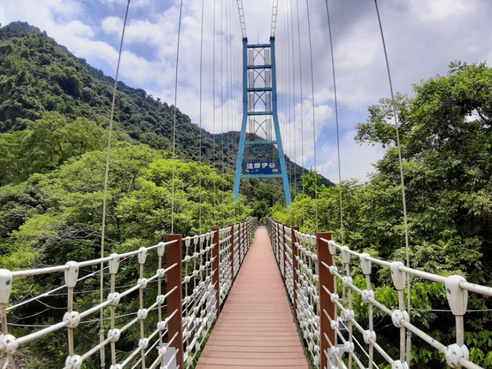 達娜伊谷吊橋融入鄒族圖騰意象。