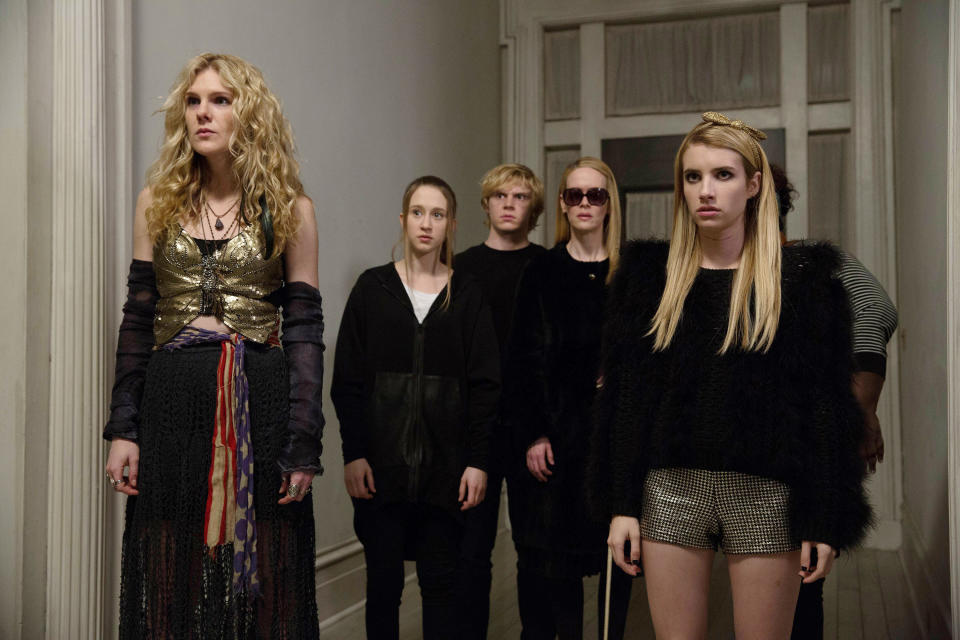 Lily Rabe, Taissa Farmiga, Evan Peters, Sarah Paulson, Emma Roberts in "Go to Hell"(Season 3, Episode 12)