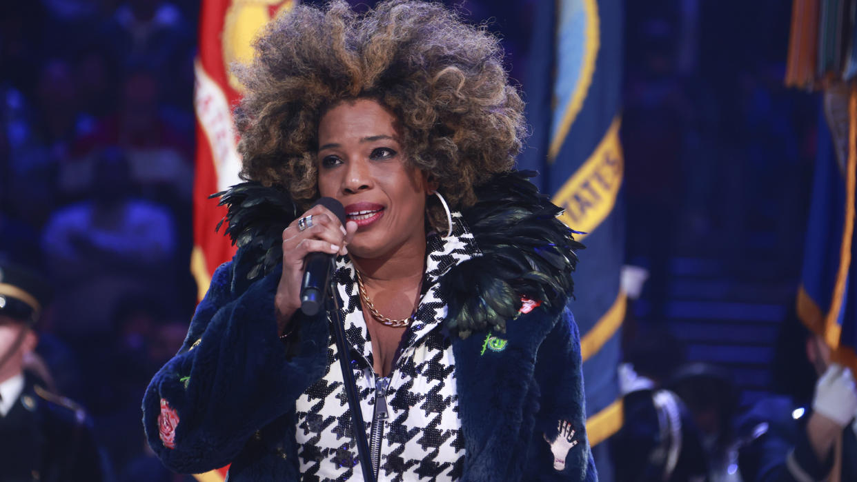 Macy Gray performs the national anthem at the 2022 NBA All-Star Game. (Photo: Getty)