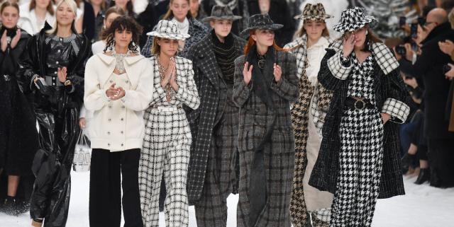 Penélope Cruz and Cara Delevingne Walk Late Designer Karl Lagerfeld's  Emotional Last Chanel Show