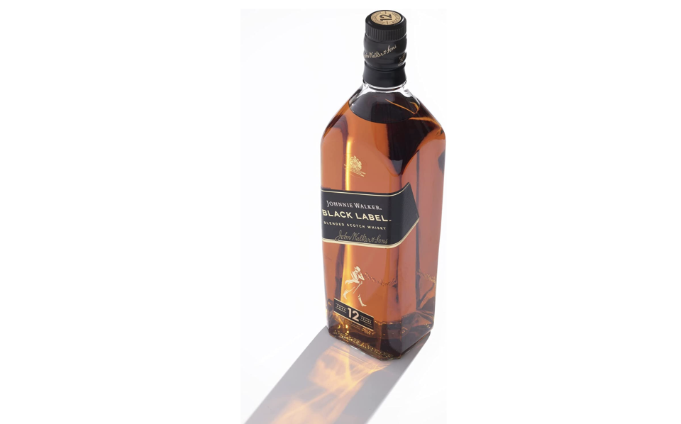 Whisky Johnnie Walker Black Label 750 ml. Foto: maaozn.com.mx
