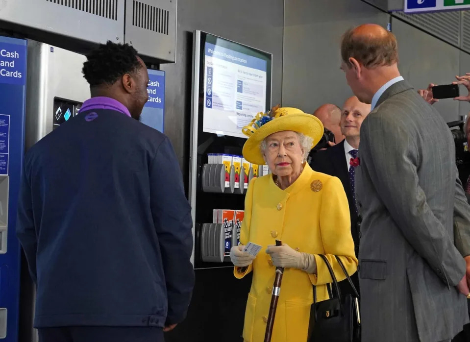 Queen Elizabeth II and the Earl of Wessex next to a ticket machine at Paddington station in London during a visit to mark the completion of London’s Crossrail project (PA)