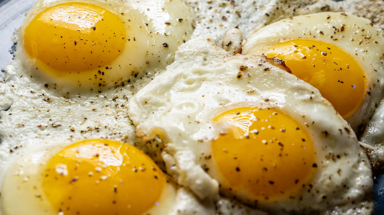 fried eggs with pepper