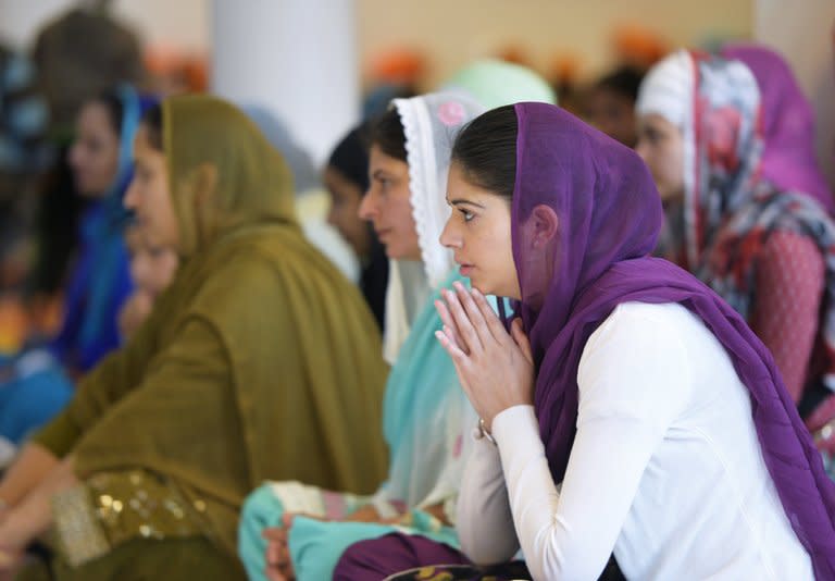 Faithful from the Sikh community pray on September 22, 2013 at a temple in Paris