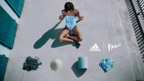 <p>Der Sportartikelhersteller adidas hat sich mit der Organisation Parley zusammengetan, um gegen die Verschmutzung der Weltmeere zu kämpfen. Wie das funktionieren soll? Indem Plastik aus dem Meer gesammelt wird, um daraus funktionale Sportprodukte herzustellen. (Bild: adidas) </p>