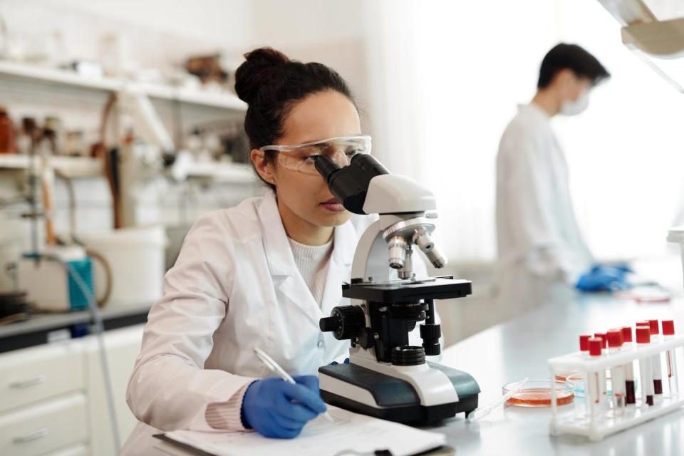 Some antibiotics are effective in the lab but this doesn’t always translate to humans in the real world. <a href="https://www.pexels.com/photo/female-scientist-in-white-lab-coat-using-a-microscope-4032060/" rel="nofollow noopener" target="_blank" data-ylk="slk:Edward Jenner/Pexels;elm:context_link;itc:0" class="link ">Edward Jenner/Pexels</a>