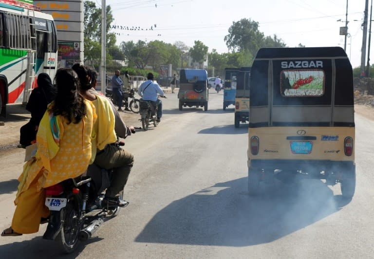 Some Pakistanis have started monitoring air quality then tweeting their findings