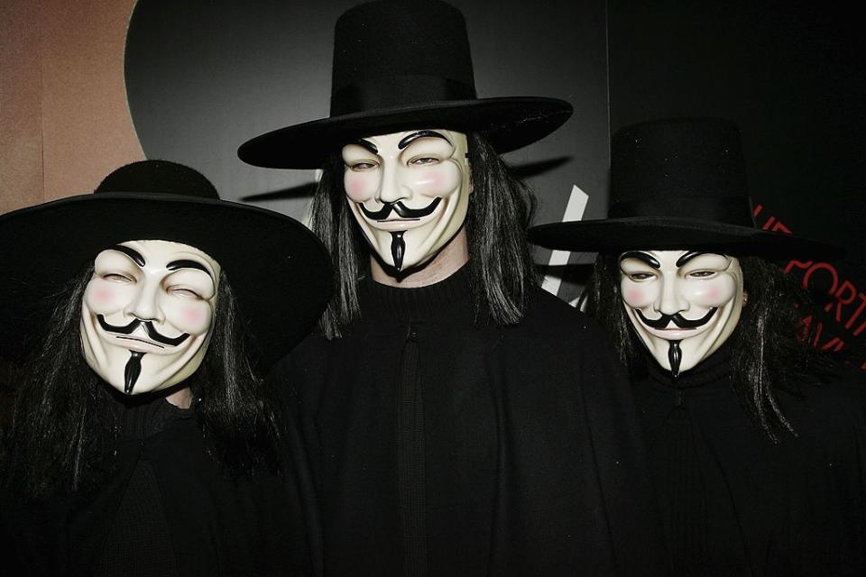 'V for Vendetta' Halloween Costume