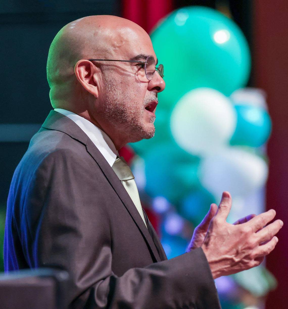 Superintendent Dr. Jose L. Dotres offers welcome greetings to about 450 new teachers at the New Teacher Orientation at Hialeah Gardens Senior High on Monday, August 7, 2023. Carl Juste/cjuste@miamiherald.com