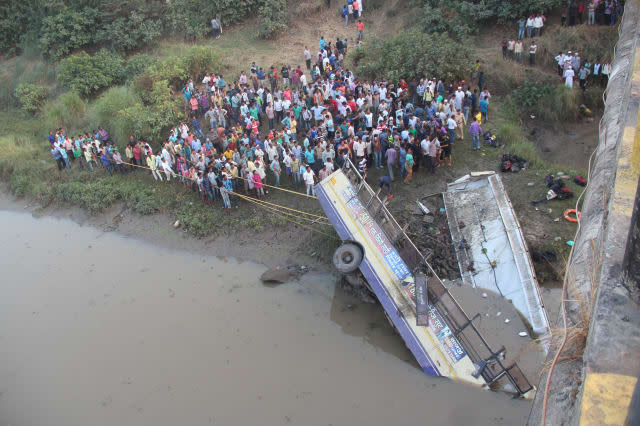 Bus plunges off bridge in India killing 39