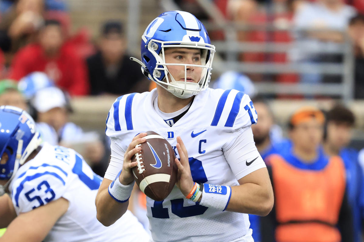 Riley Leonard, 6'4 QB for Duke, joins the men's basketball team for the  2023-24 season : r/CollegeBasketball