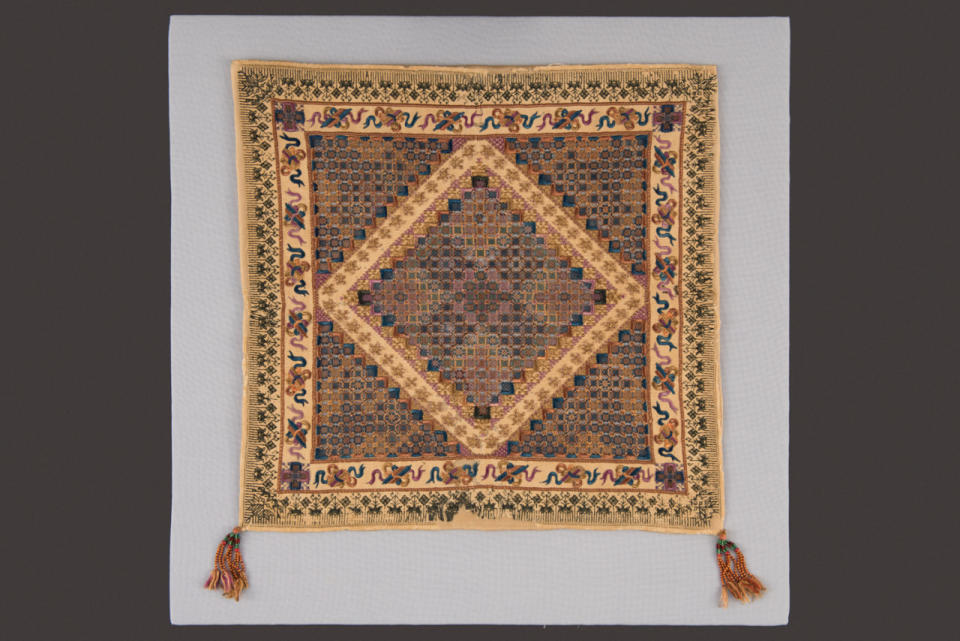 Handkerchief or tray cover. Image courtesy of National Museum of Singapore.