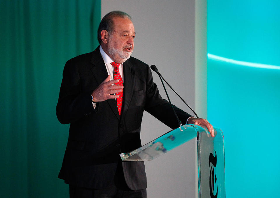 <p><b>6° Famiglia Slim.</b> Carlos Slim Helu, qui nella foto, è l’uomo più ricco del Messico, possiede una compagnia di telecomunicazioni che copre buona parte dell’America Latina, è azionista del New York Times. La sua famiglia ha un patrimonio di 52 miliardi di dollari., (Photo by Kimberly White/Getty Images for New York Times) </p>