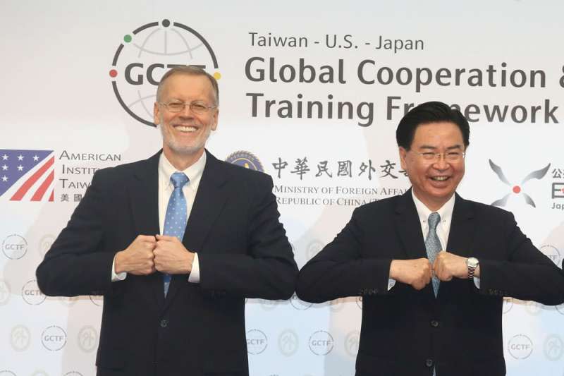 酈英傑（左）9月初才盛讚台灣是可靠夥伴，吳釗燮（右）卻在月底對台美關係降溫。（柯承惠攝）