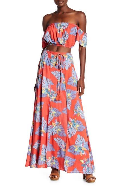 Get the matching set <a href="https://www.nordstromrack.com/shop/product/2420295/aakaa-tropical-print-top-skirt-2-piece-set?color=CORAL%2F%20MULTI" target="_blank">here</a>.