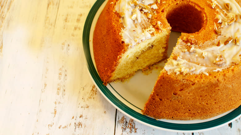 a plate of cake