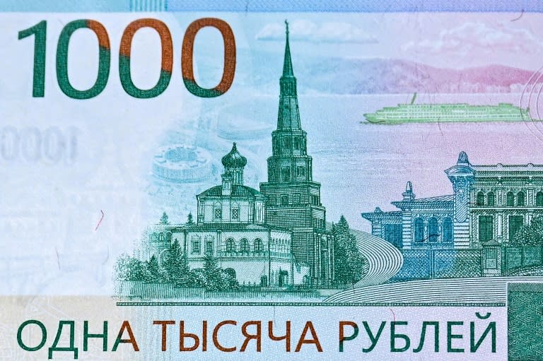 Zur Stützung des Rubels sollen Russlands wichtigste Exportunternehmen ihre Einnahmen in Devisen weiterhin weitgehend in die Landeswährung umtauschen müssen. (Natalia KOLESNIKOVA)