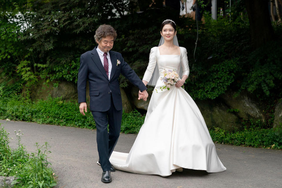 開朗少女結婚記：張娜拉低調完婚，粉絲都忍不住讚嘆她 20 年來的童顏！