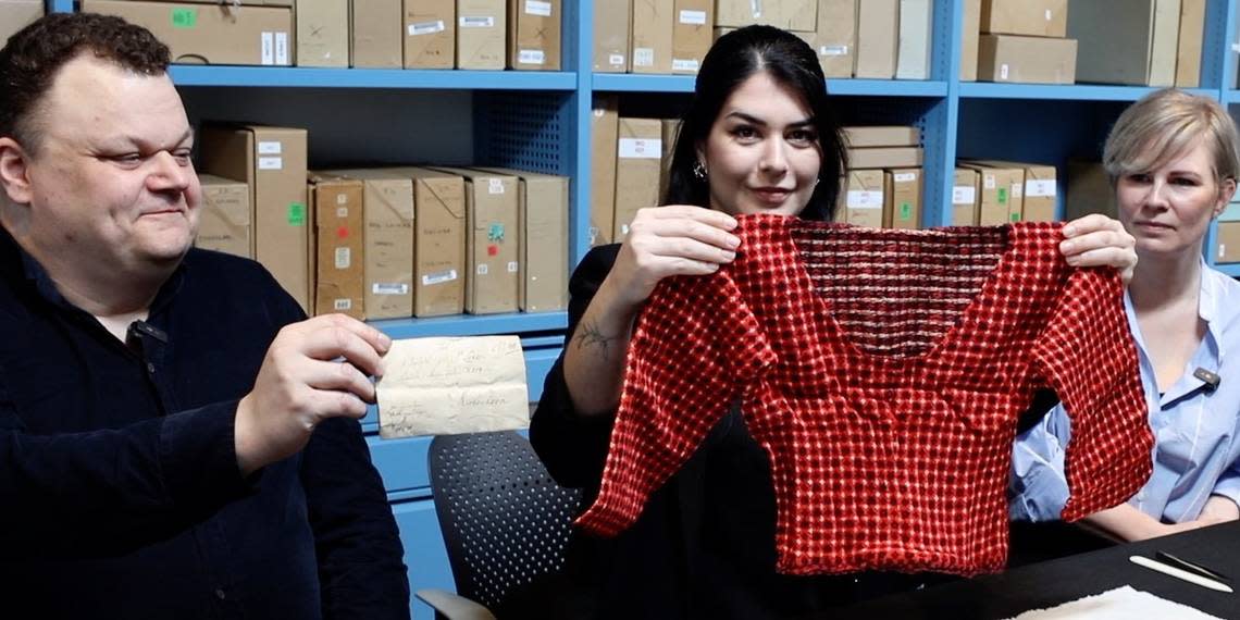 The 217-year-old sweater and note found in an unopened package. Photo from The National Archives